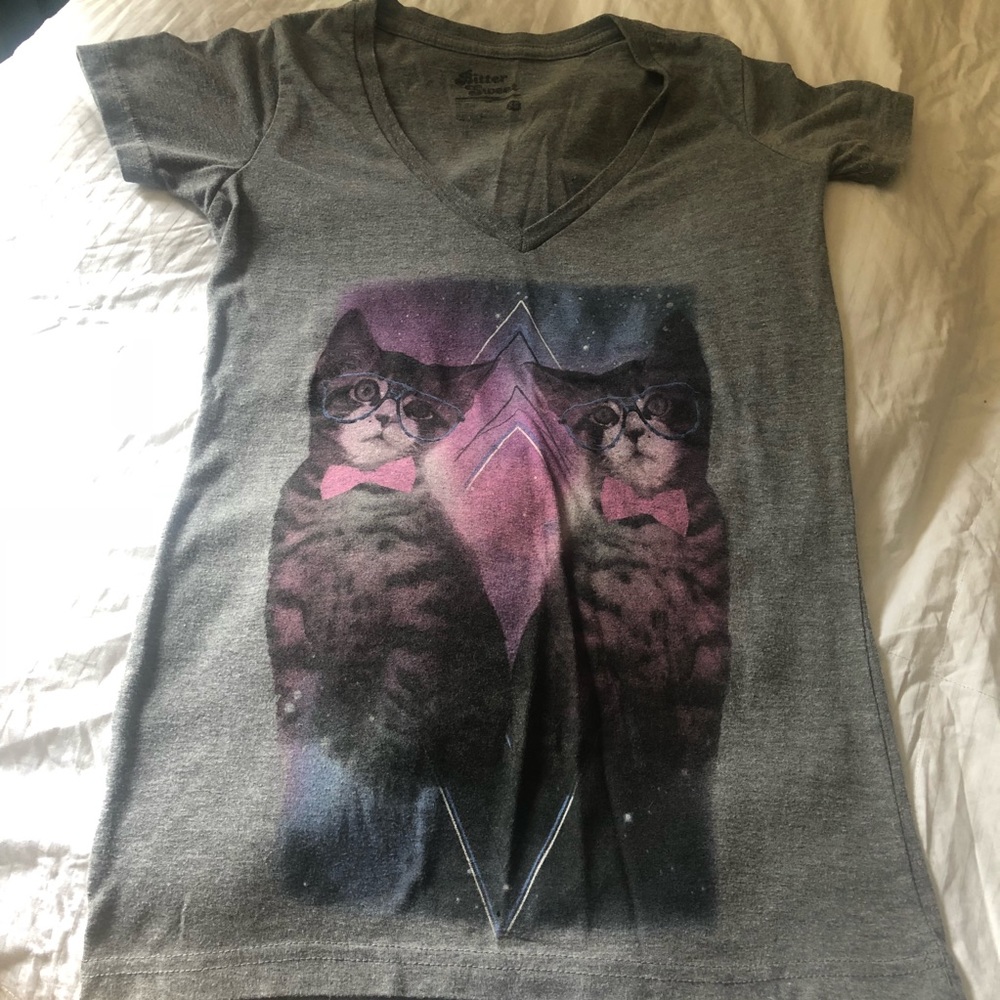 Bitter Sweet v neck kitty graphic T-shirt Size XS